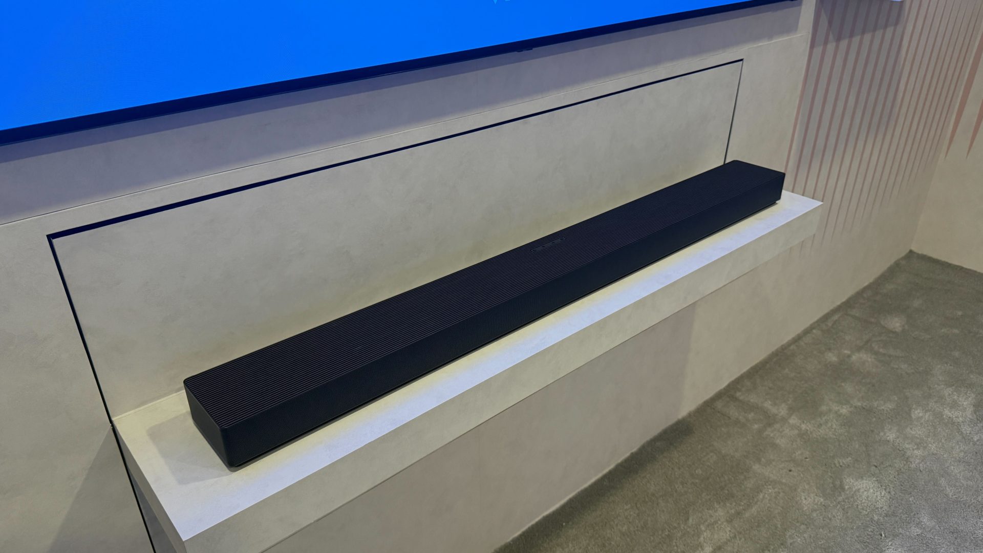 Саундбар Samsung HW-QS90H: басы и Dolby Atmos | DGL.RU