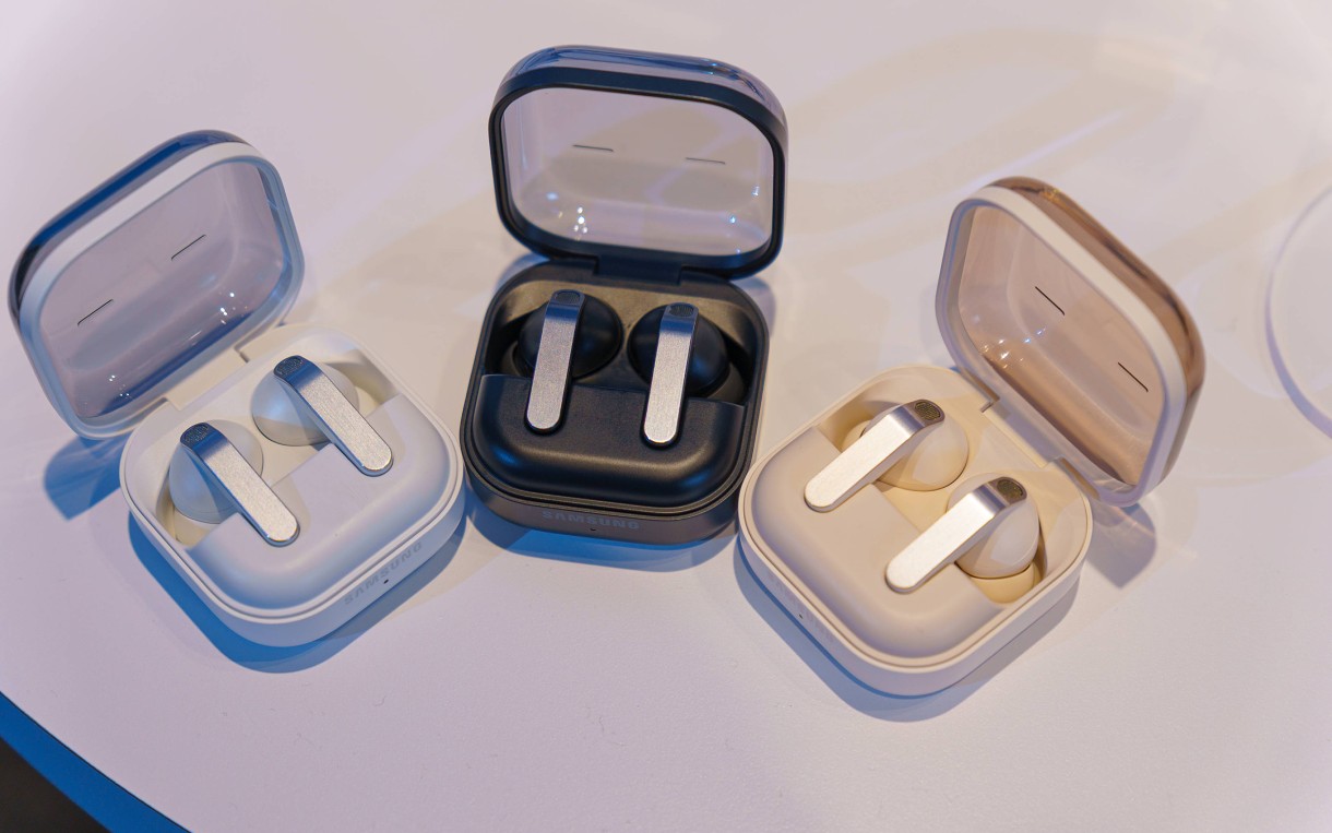 Смарт-наушники Samsung Galaxy Buds4 и Buds4 Pro: новый дизайн и Hi-Fi звук