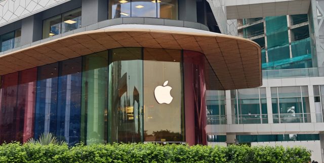 Смарт-очки и ИИ-подвеска Apple готовит тотальную слежку за владельцами iPhone Смарт-очки Apple с ИИ: тотальная слежка | DGL.RU