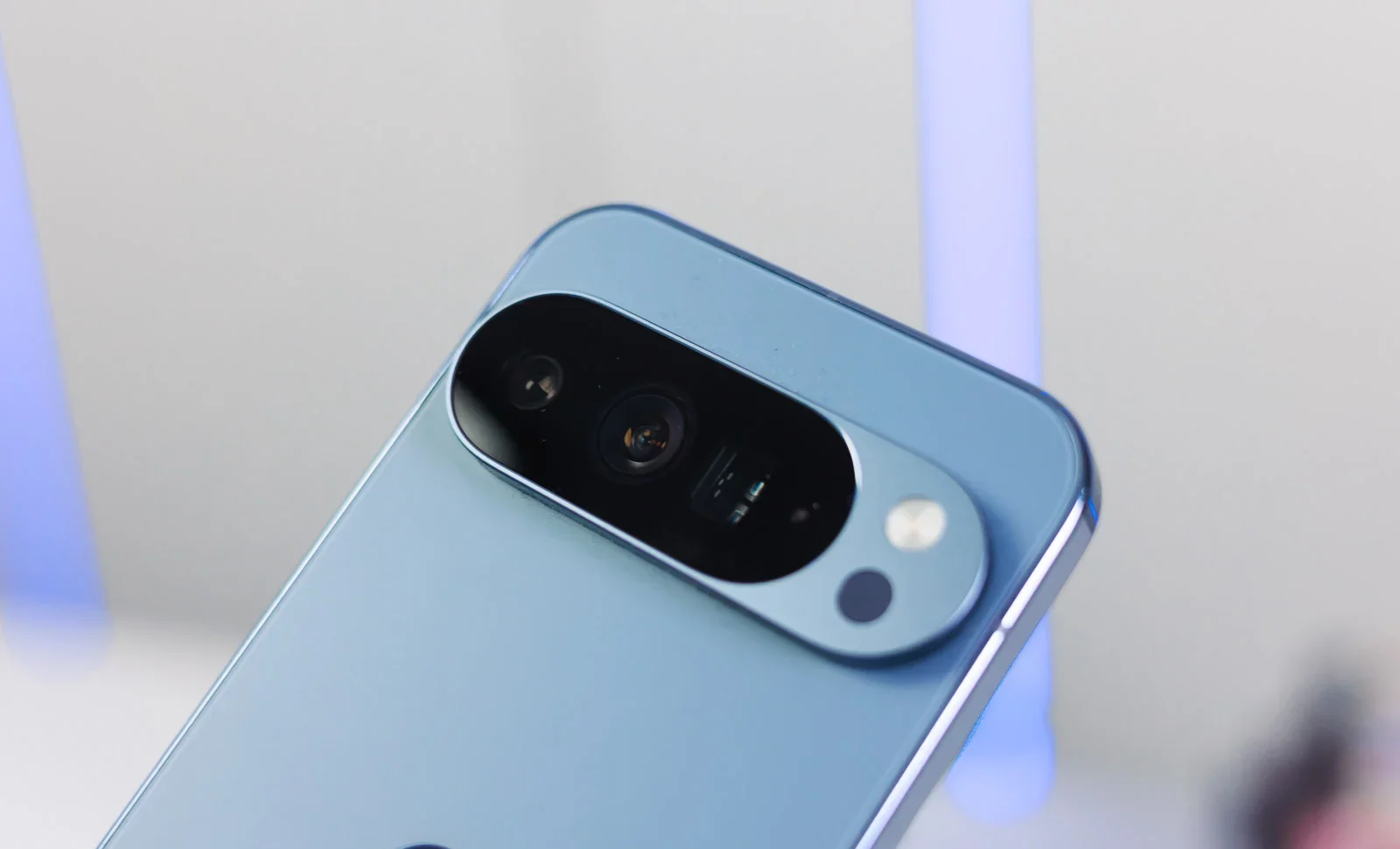 Смартфон Pixel 10 Pro XL: дизайн и магия Qi2 | DGL.RU