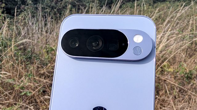 Смартфон Pixel 10 пугает хлопками владельцев | DGL.RU
