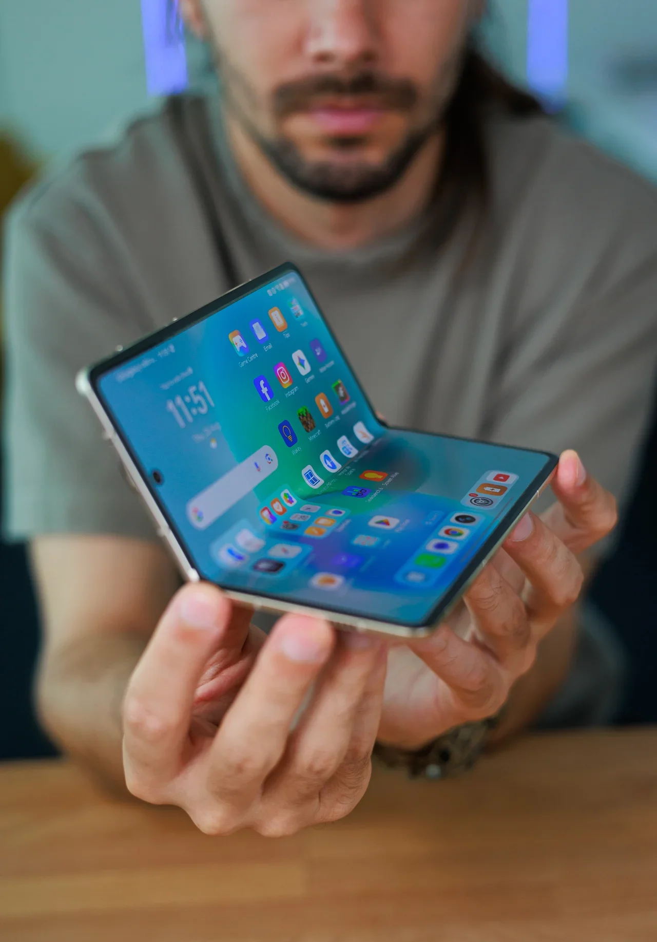 Смартфон Honor Magic V6 готовится представить на MWC. Samsung и Apple, вам стоит забеспокоиться картинка Смартфон Honor Magic V6: рекордная акб и 200 МП | DGL.RU