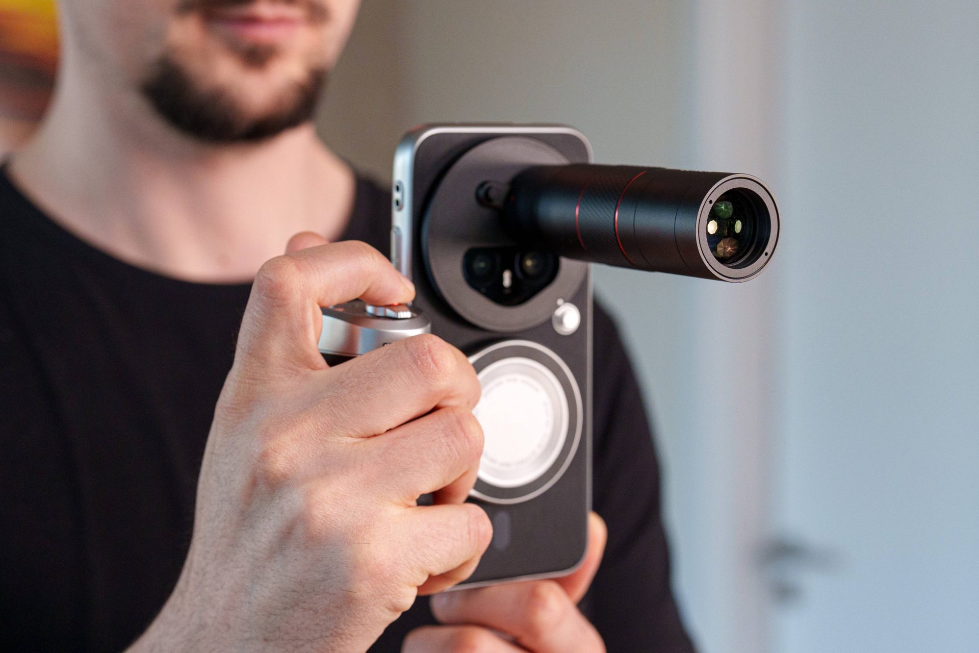 Смартфон Honor Magic8 Pro превращается в зеркалку: обзор профессионального фотокомплекта Professional Imaging Kit картинка Смартфон Honor Magic8 Pro и Professional Imaging Kit | DGL.RU