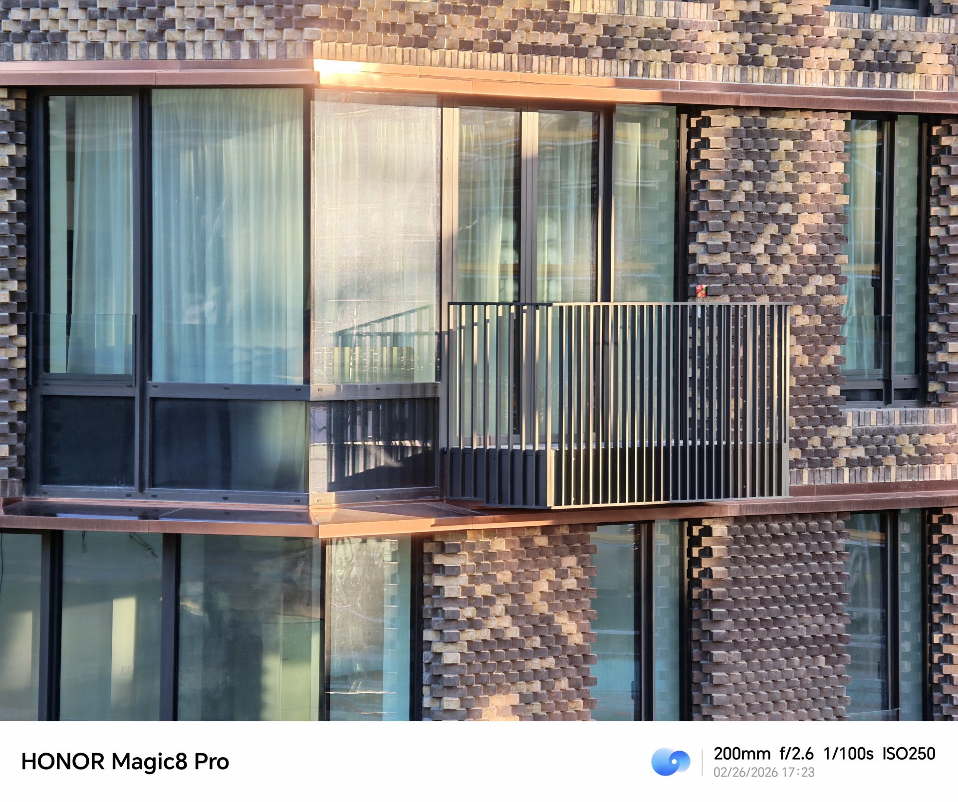 Смартфон Honor Magic8 Pro превращается в зеркалку: обзор профессионального фотокомплекта Professional Imaging Kit картинка Смартфон Honor Magic8 Pro с фотокомплектом | DGL.RU