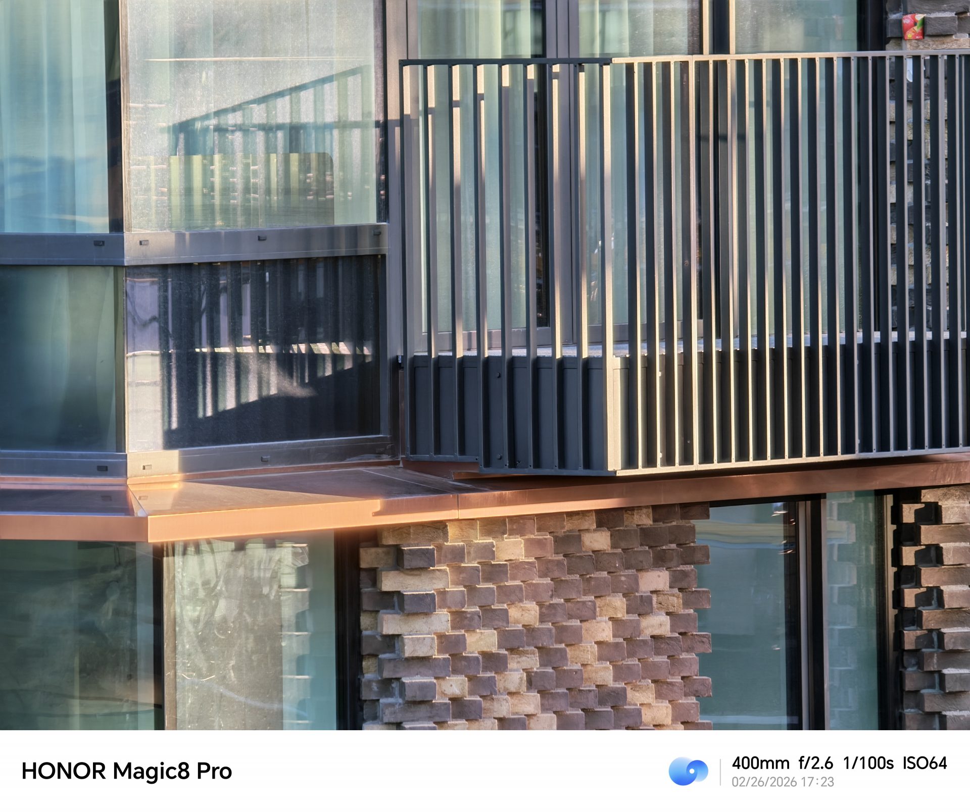 Смартфон Honor Magic8 Pro превращается в зеркалку: обзор профессионального фотокомплекта Professional Imaging Kit картинка Смартфон Honor Magic8 Pro с фотокомплектом | DGL.RU