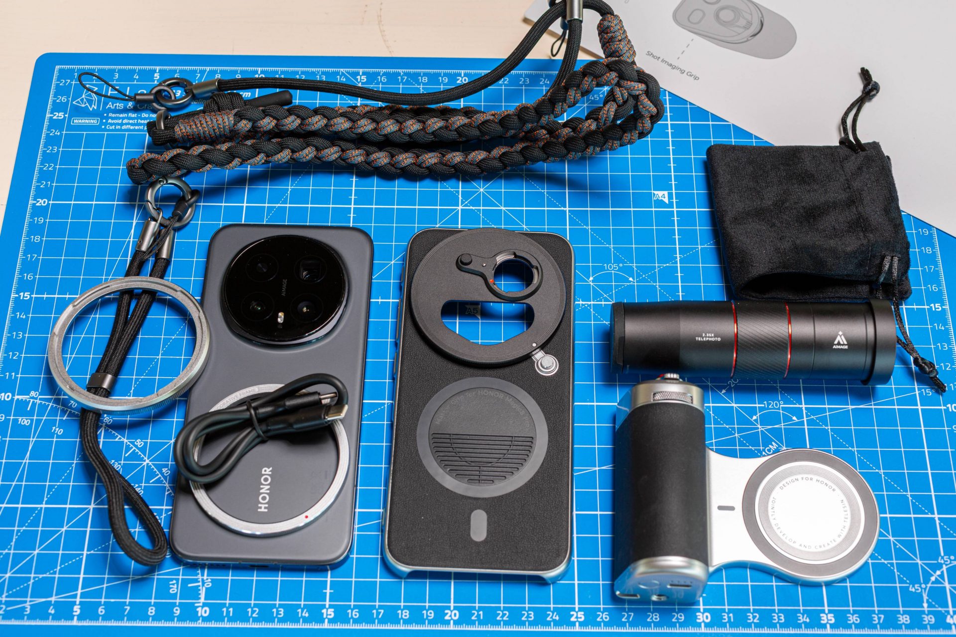 Смартфон Honor Magic8 Pro превращается в зеркалку: обзор профессионального фотокомплекта Professional Imaging Kit картинка Смартфон Honor Magic8 Pro и Professional Imaging Kit | DGL.RU