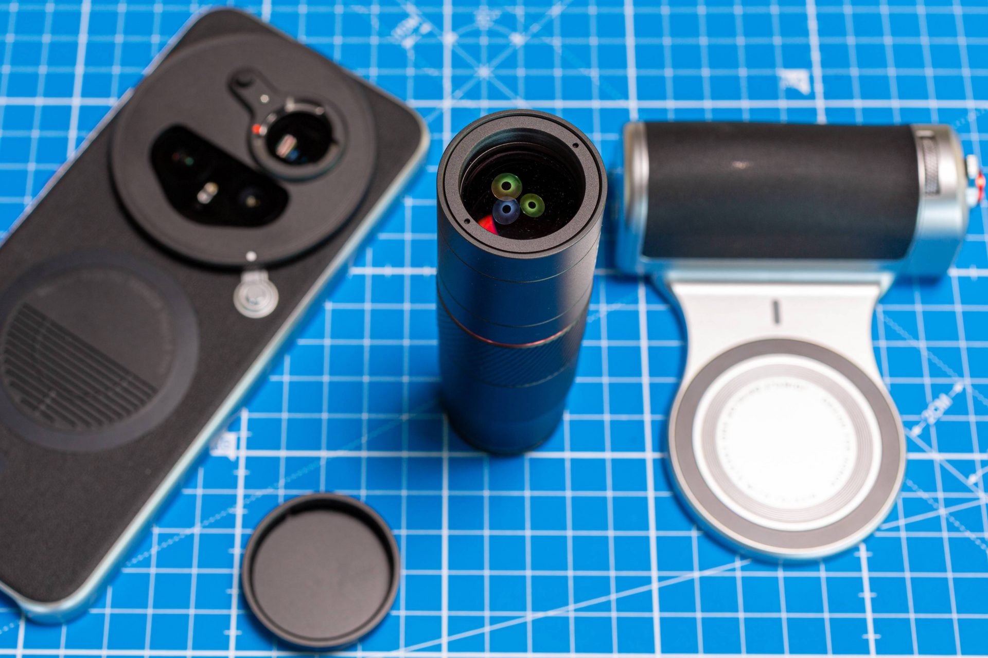 Смартфон Honor Magic8 Pro превращается в зеркалку: обзор профессионального фотокомплекта Professional Imaging Kit картинка Смартфон Honor Magic8 Pro с фотокомплектом | DGL.RU