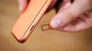 Смартфон iPhone 18 может остаться без слота для SIM-карт в Европе