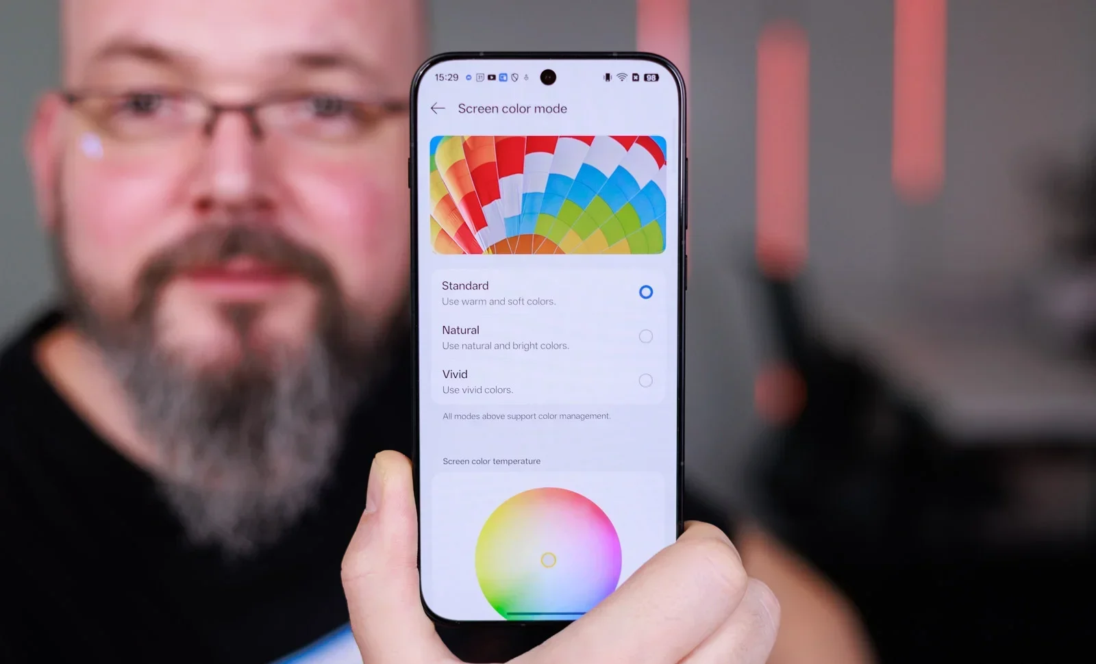 Смартфон OnePlus 16 станет королем геймеров и лишится рамок картинка Смартфон iPhone Fold без ярких цветов | DGL.RU