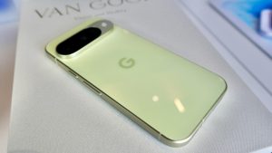 Смартфон экраном вниз: простая привычка, которая спасет ваше время и нервы