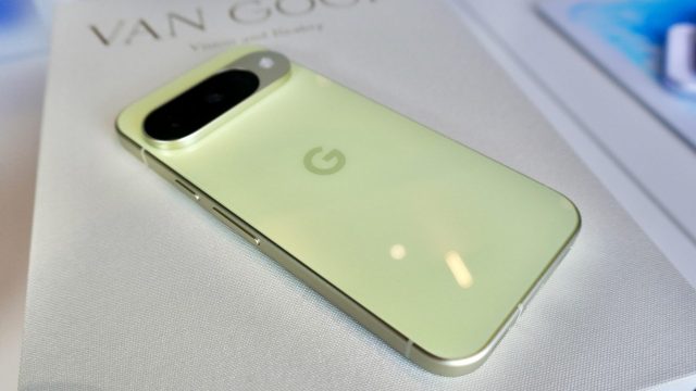 Смартфон экраном вниз: способ беречь нервы | DGL.RU