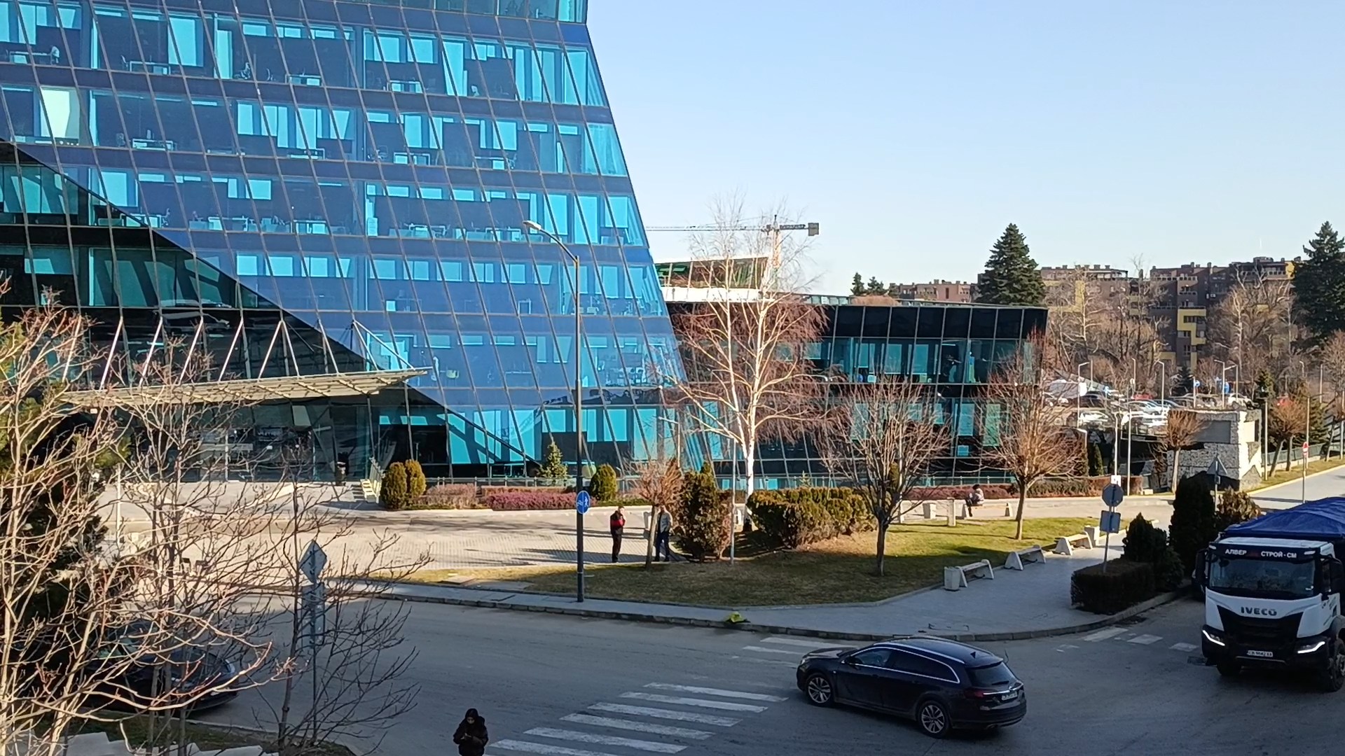 Обзор Moto G и G Play (2026): ключевые различия картинка Смартфон Moto G (2026) — батарея решает | DGL.RU