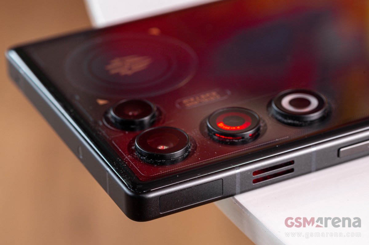 Обзор RedMagic 11 Air: чертовски разумный выбор картинка Смартфон nubia RedMagic 11 Air: тонкий гейминг | DGL.RU