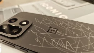 Смартфон OnePlus 15: крутой флагман с одним бесячим недостатком