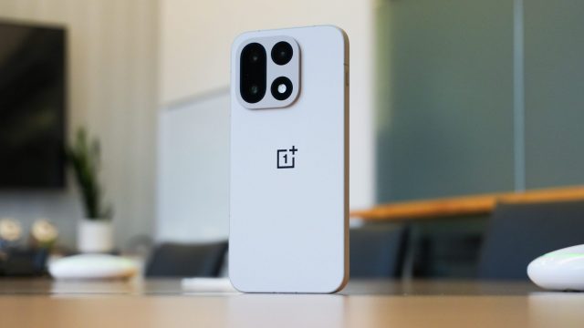Смартфон OnePlus 15 почему я отложил Samsung S25 Ultra и больше к нему не вернусь (2) Смартфон OnePlus 15 с батареей 7300 мАч: тест | DGL.RU