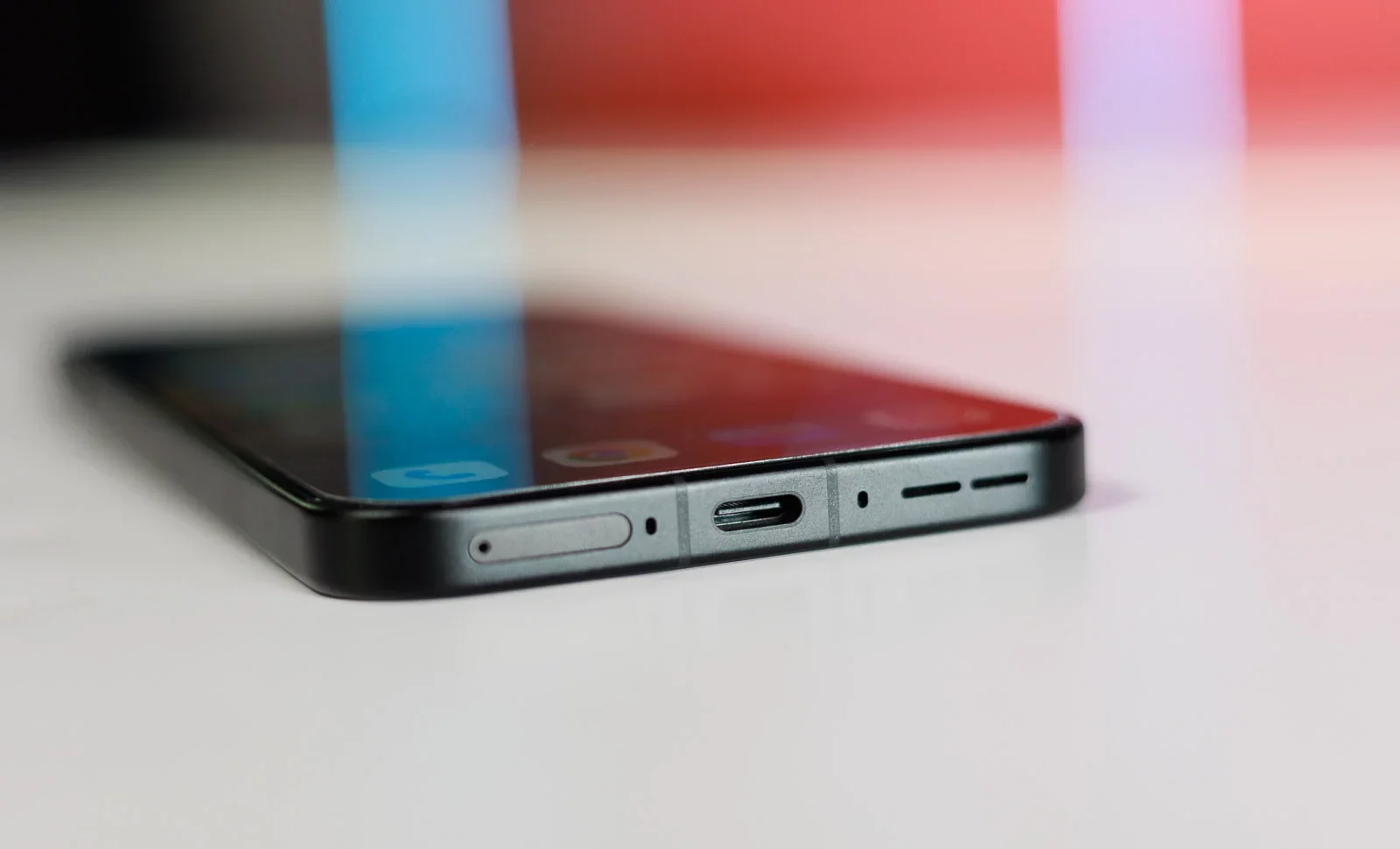 Смартфон OnePlus 15: автономность и дизайн | DGL.RU