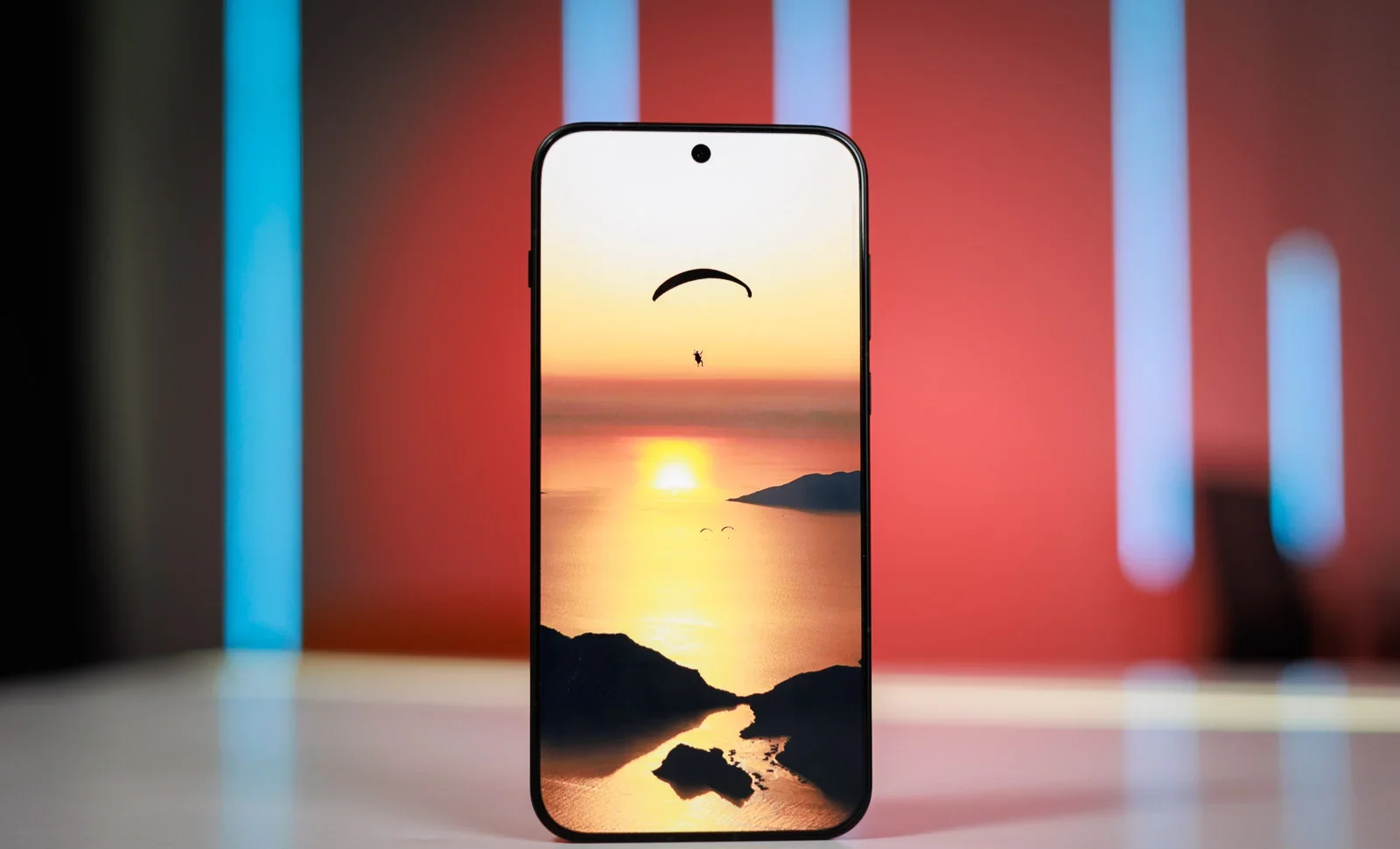 Смартфон OnePlus 15: автономность и дизайн | DGL.RU