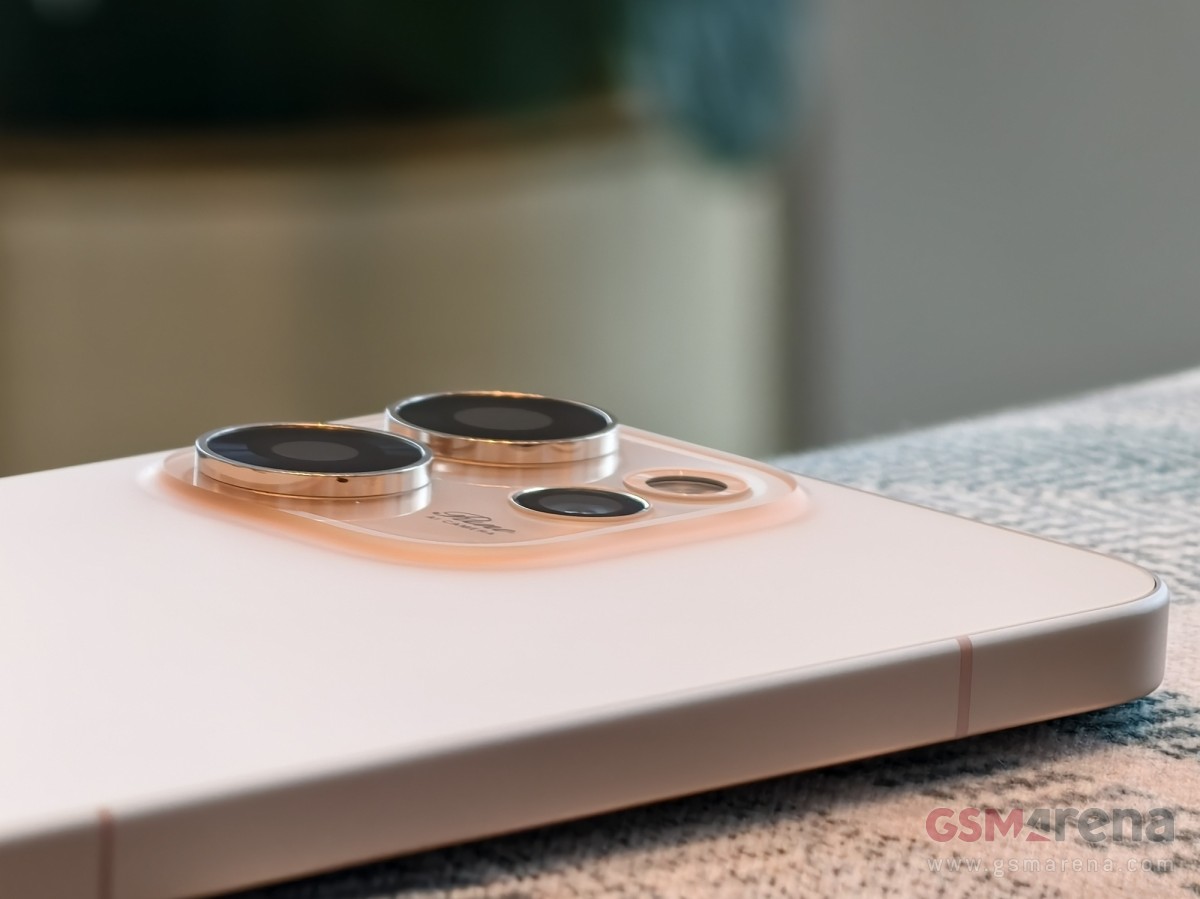 Обзор Oppo Reno15 Pro и Reno15 Pro Max: сравнение и цены в России картинка Смартфон Oppo Reno15 Pro выносливый | DGL.RU