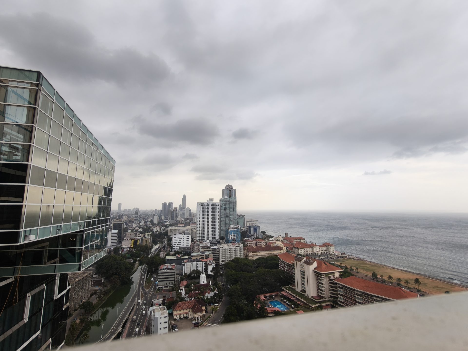 Обзор Oppo Reno15 Pro и Reno15 Pro Max: сравнение и цены в России картинка Смартфон Oppo Reno15 Pro выносливый | DGL.RU