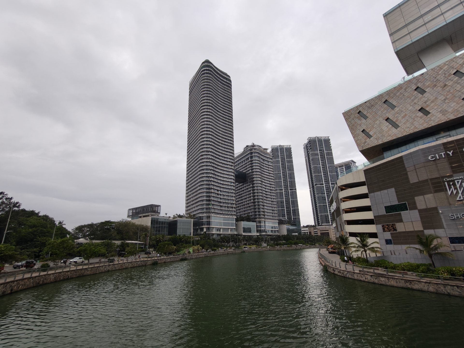 Обзор Oppo Reno15 Pro и Reno15 Pro Max: сравнение и цены в России картинка Смартфон Oppo Reno15 Pro выносливый | DGL.RU