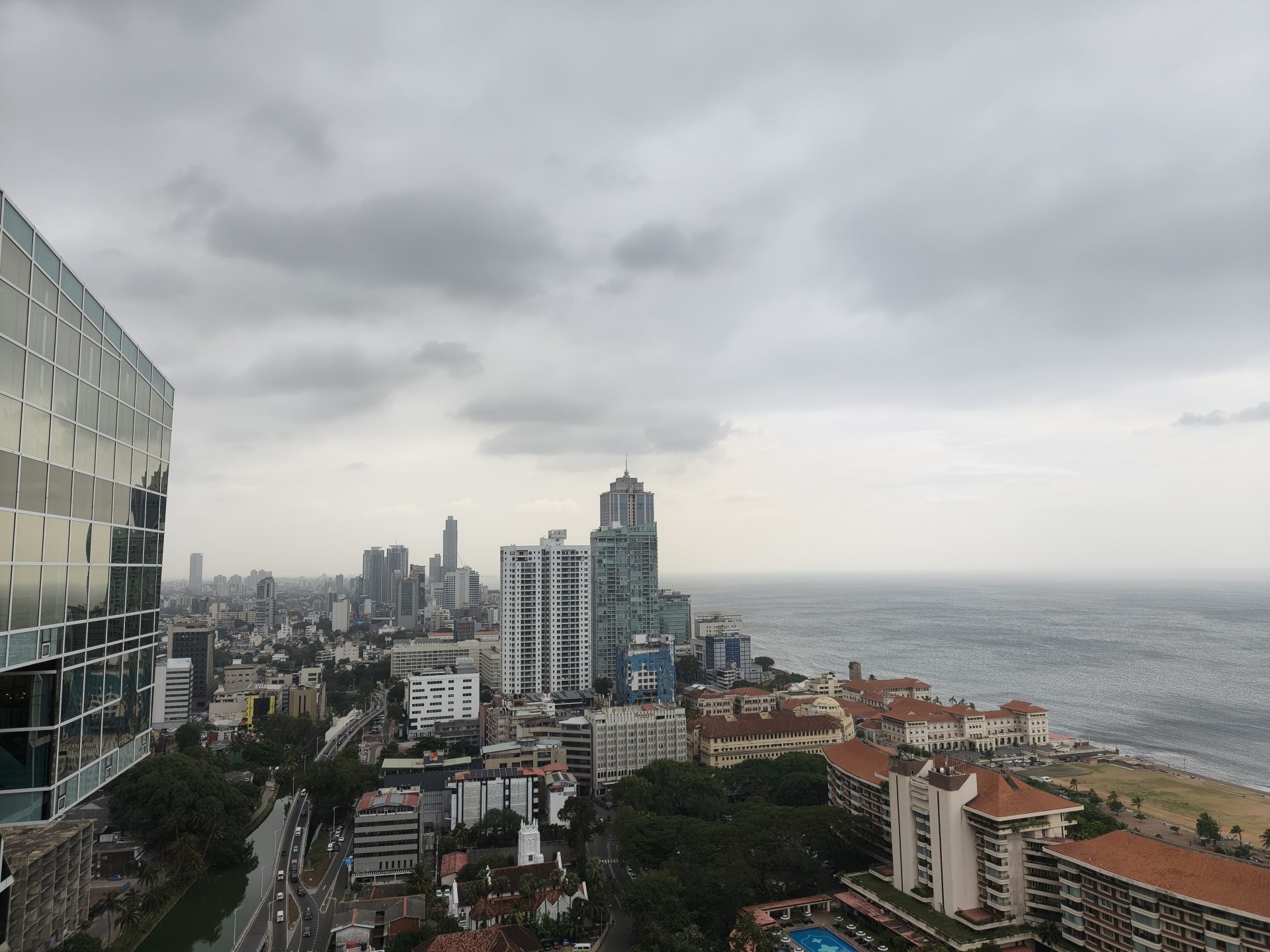 Обзор Oppo Reno15 Pro и Reno15 Pro Max: сравнение и цены в России картинка Смартфон Oppo Reno15 Pro выносливый | DGL.RU