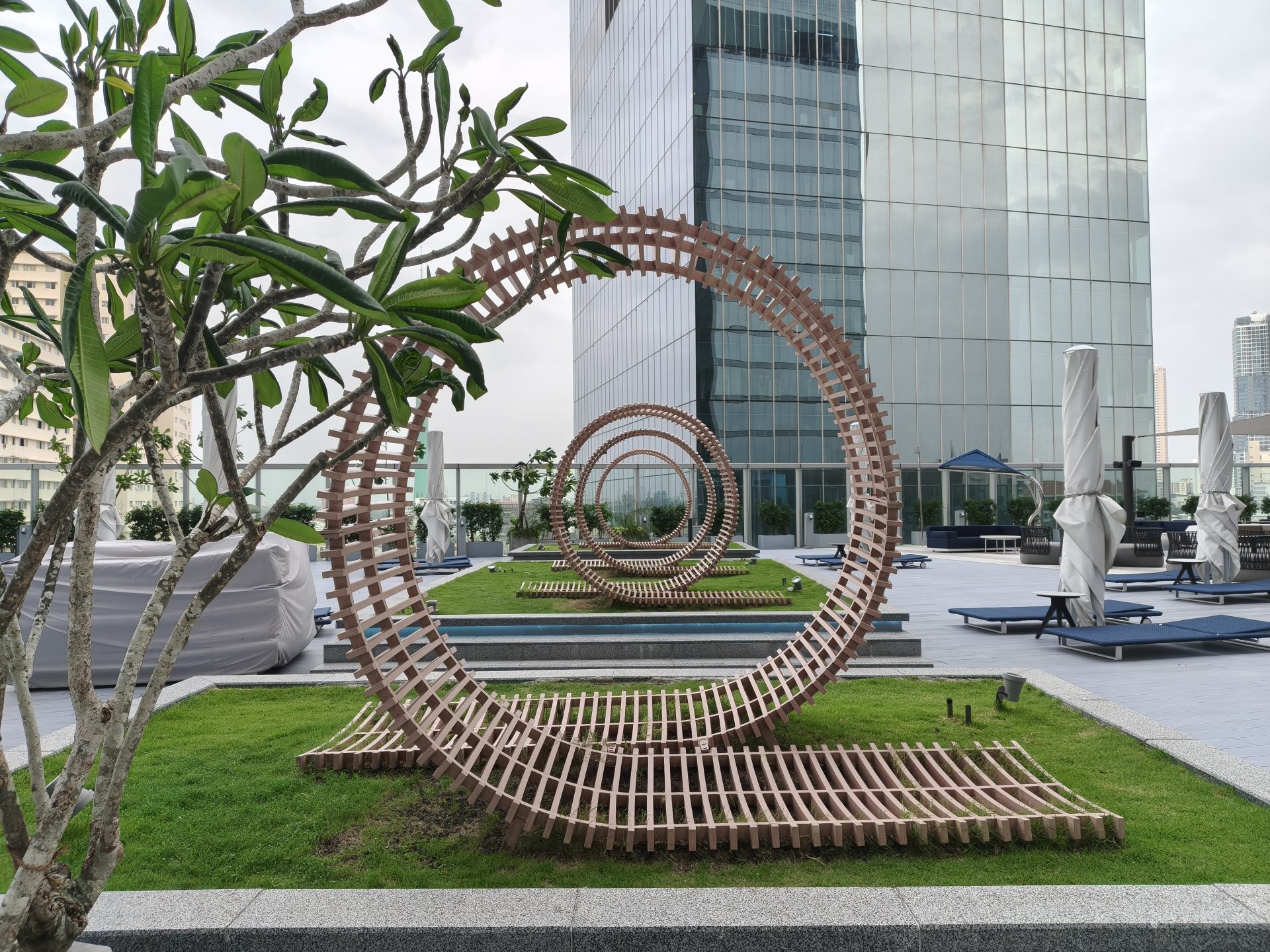 Обзор Oppo Reno15 Pro и Reno15 Pro Max: сравнение и цены в России картинка Смартфон Oppo Reno15 Pro выносливый | DGL.RU