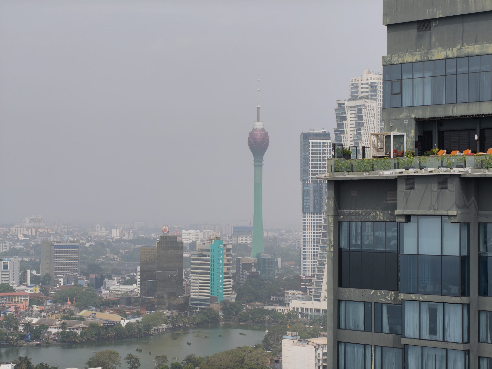 Обзор Oppo Reno15 Pro и Reno15 Pro Max: сравнение и цены в России картинка Смартфон Oppo Reno15 Pro выносливый | DGL.RU