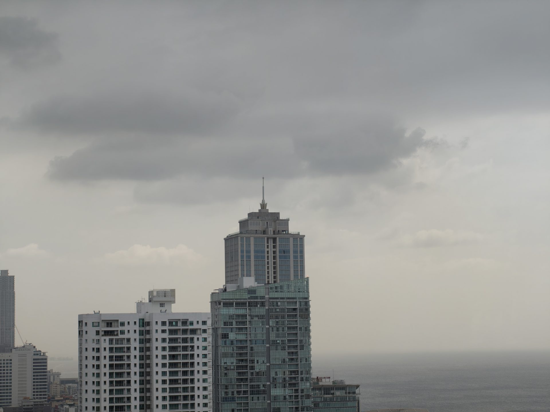 Обзор Oppo Reno15 Pro и Reno15 Pro Max: сравнение и цены в России картинка Смартфон Oppo Reno15 Pro выносливый | DGL.RU