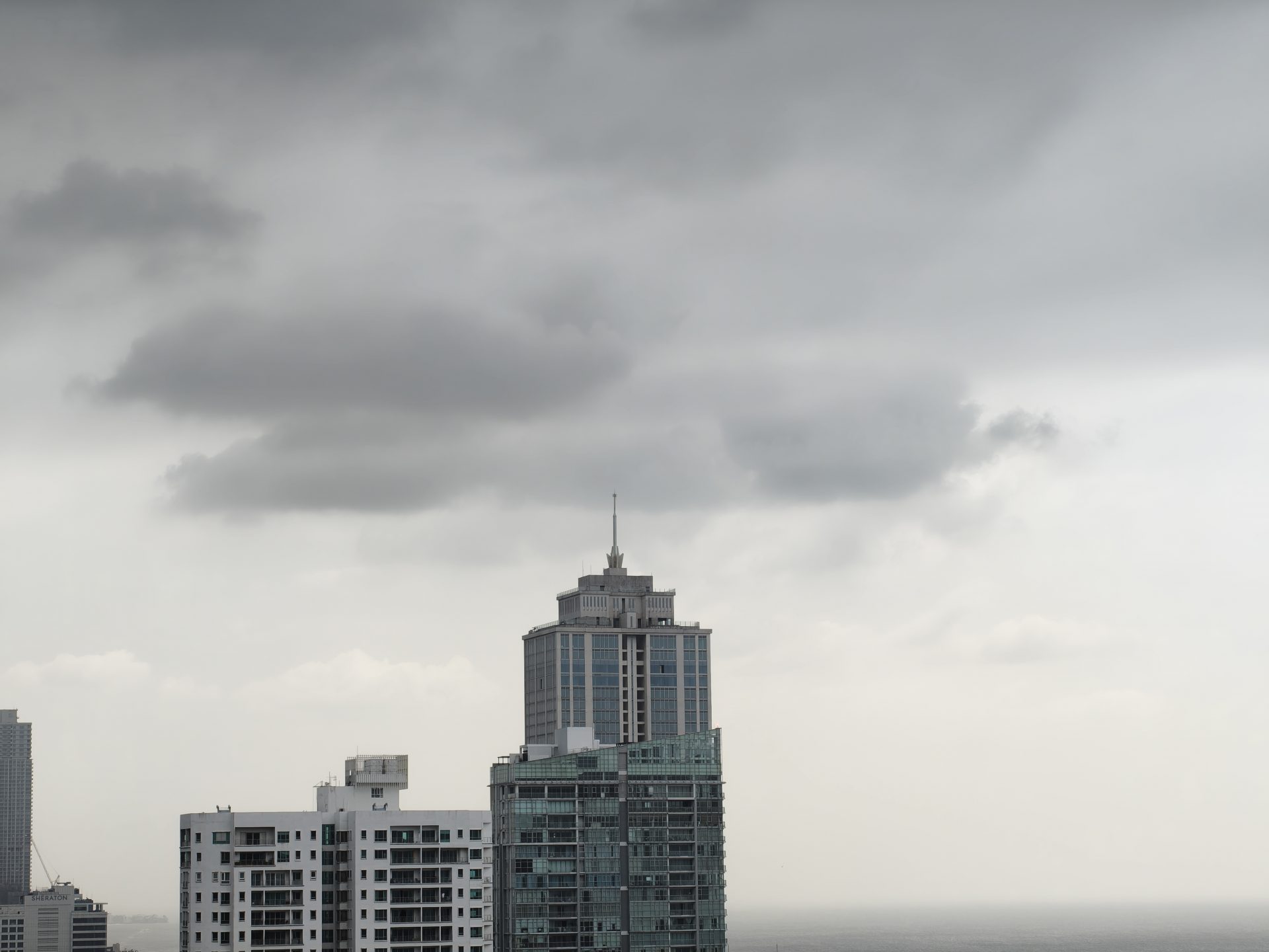 Обзор Oppo Reno15 Pro и Reno15 Pro Max: сравнение и цены в России картинка Смартфон Oppo Reno15 Pro выносливый | DGL.RU