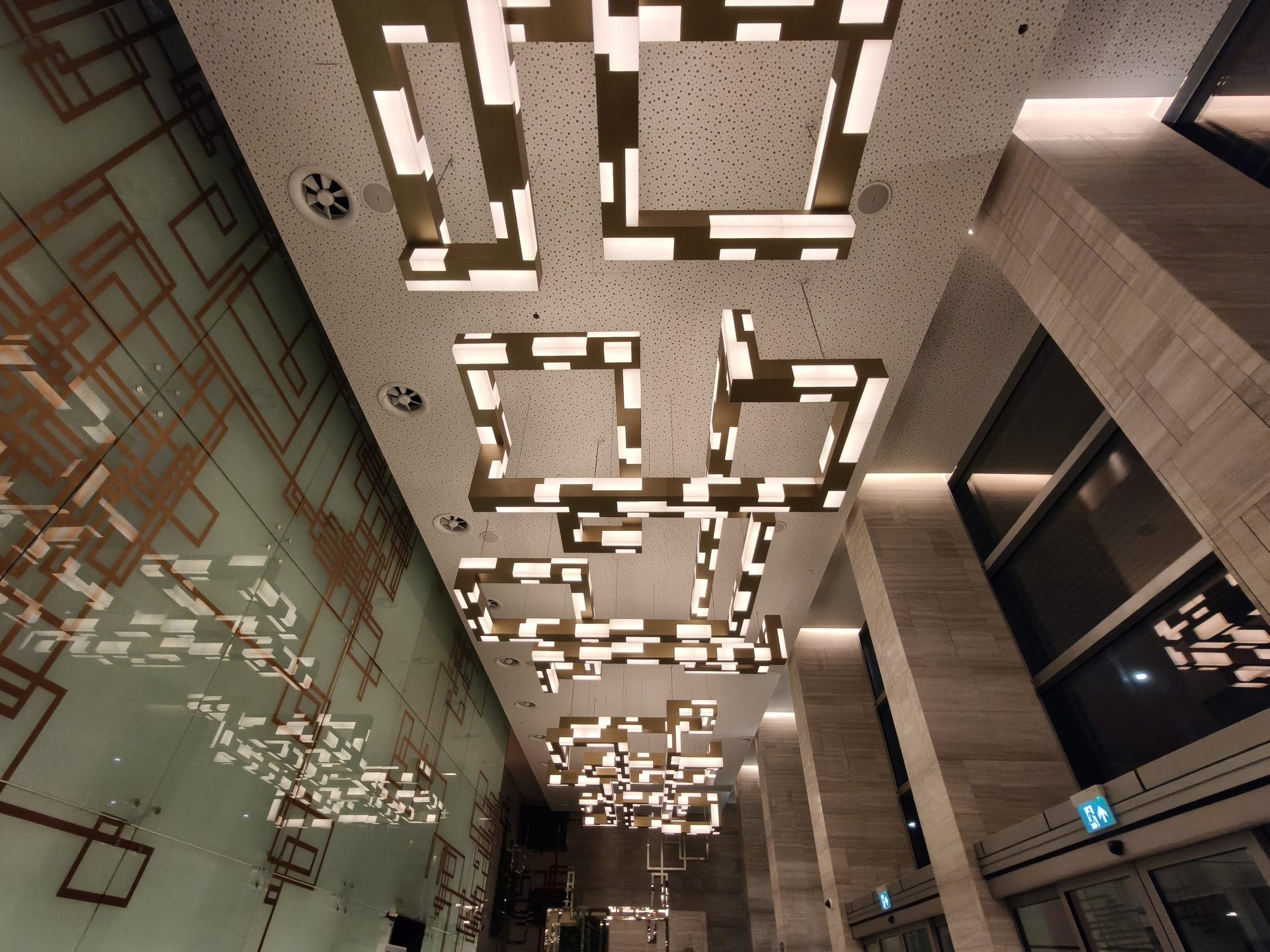 Обзор Oppo Reno15 Pro и Reno15 Pro Max: сравнение и цены в России картинка Смартфон Oppo Reno15 Pro выносливый | DGL.RU