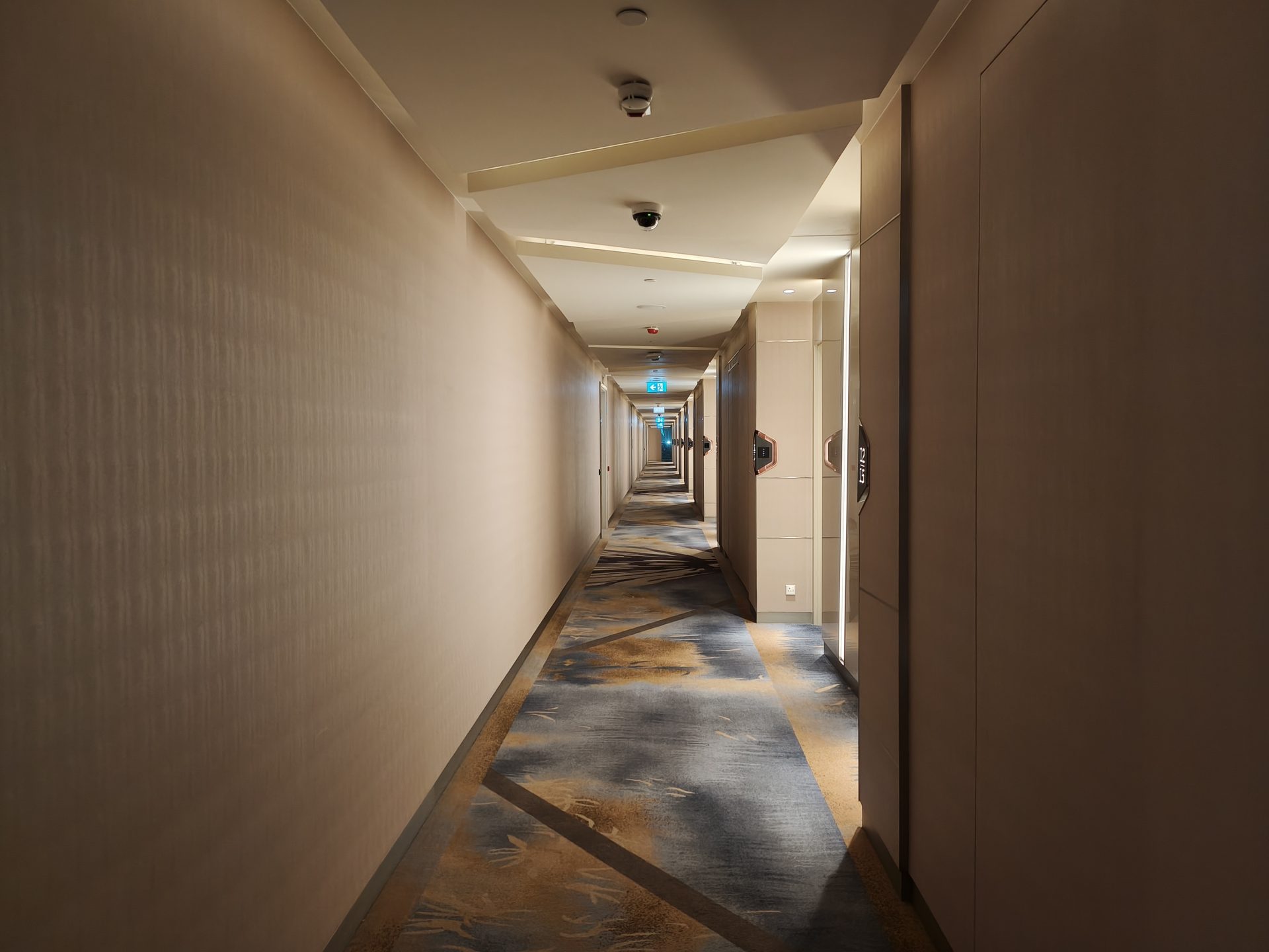 Обзор Oppo Reno15 Pro и Reno15 Pro Max: сравнение и цены в России картинка Смартфон Oppo Reno15 Pro выносливый | DGL.RU