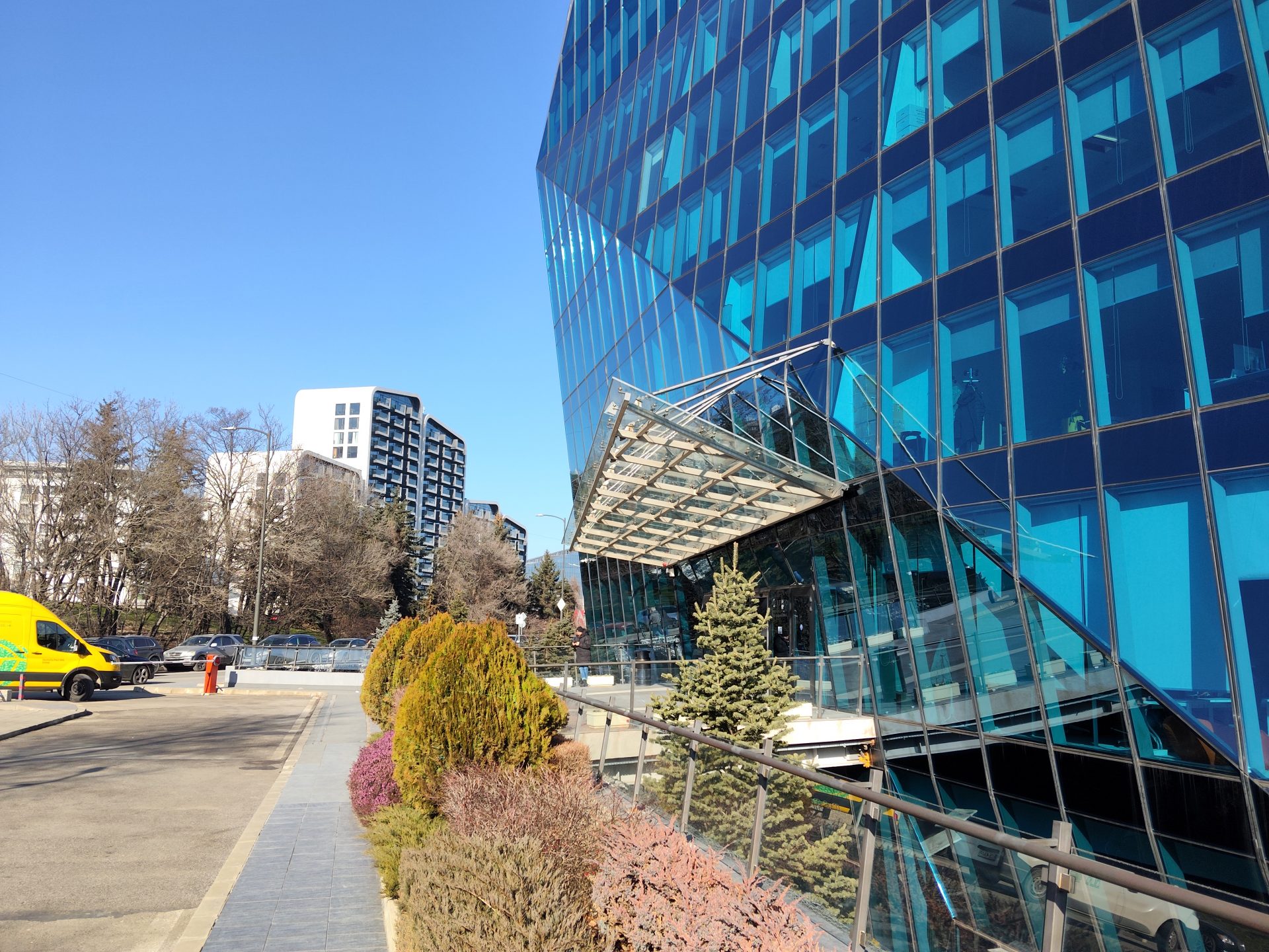 Обзор Poco M8 5G: максимум за свои деньги картинка Смартфон Poco M8 — ставка на экран и баланс | DGL.RU