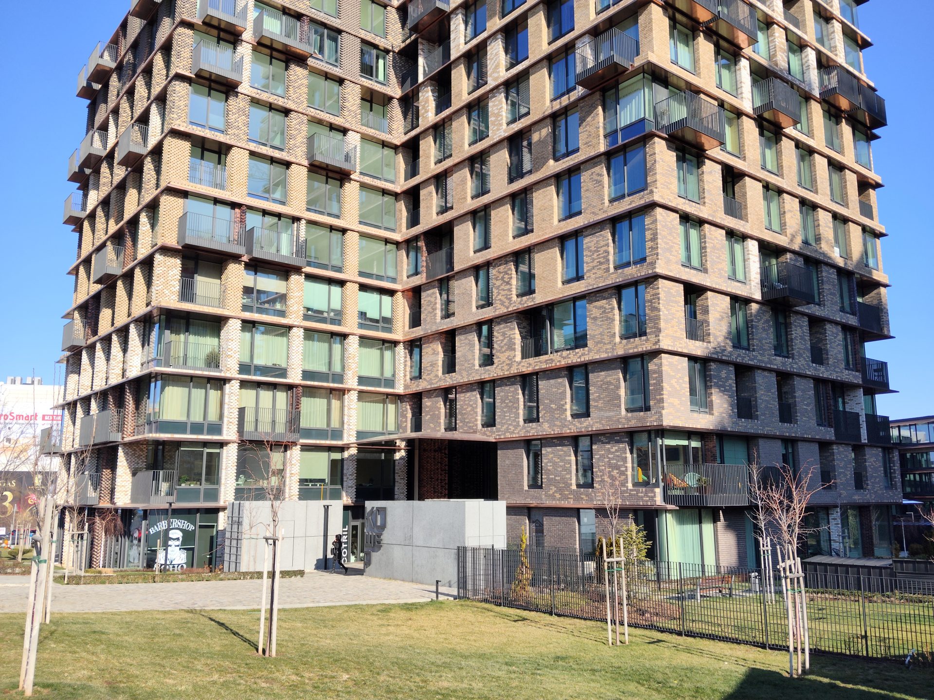 Обзор Poco M8 5G: максимум за свои деньги картинка Смартфон Poco M8 — ставка на экран и баланс | DGL.RU