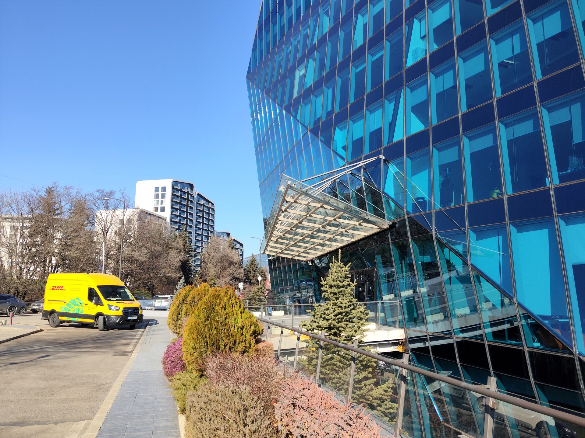 Обзор Poco M8 5G: максимум за свои деньги картинка Смартфон Poco M8 — ставка на экран и баланс | DGL.RU