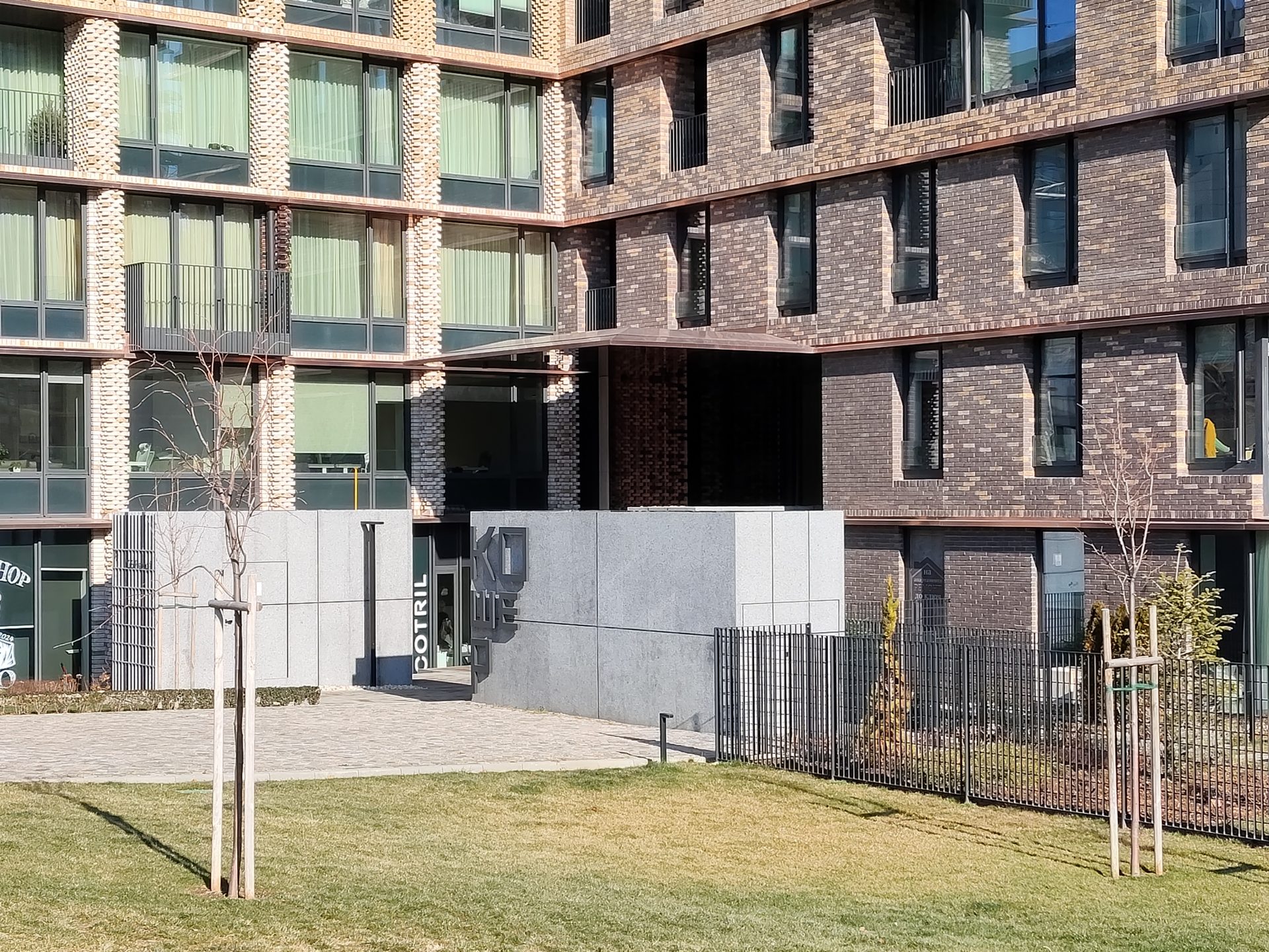 Обзор Poco M8 5G: максимум за свои деньги картинка Смартфон Poco M8 — ставка на экран и баланс | DGL.RU