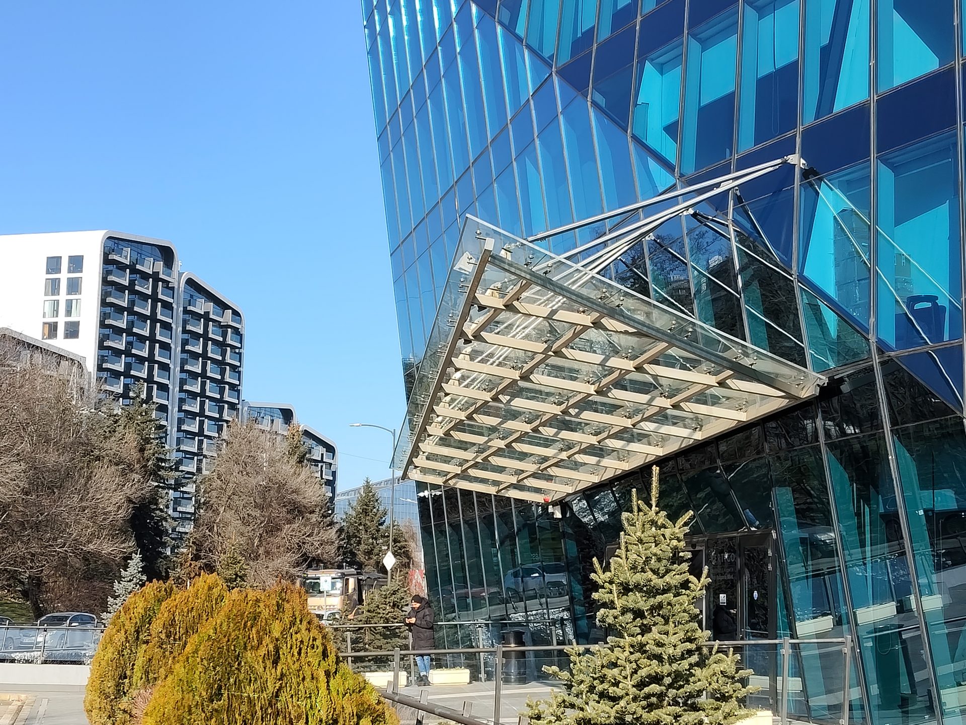 Обзор Poco M8 5G: максимум за свои деньги картинка Смартфон Poco M8 — ставка на экран и баланс | DGL.RU