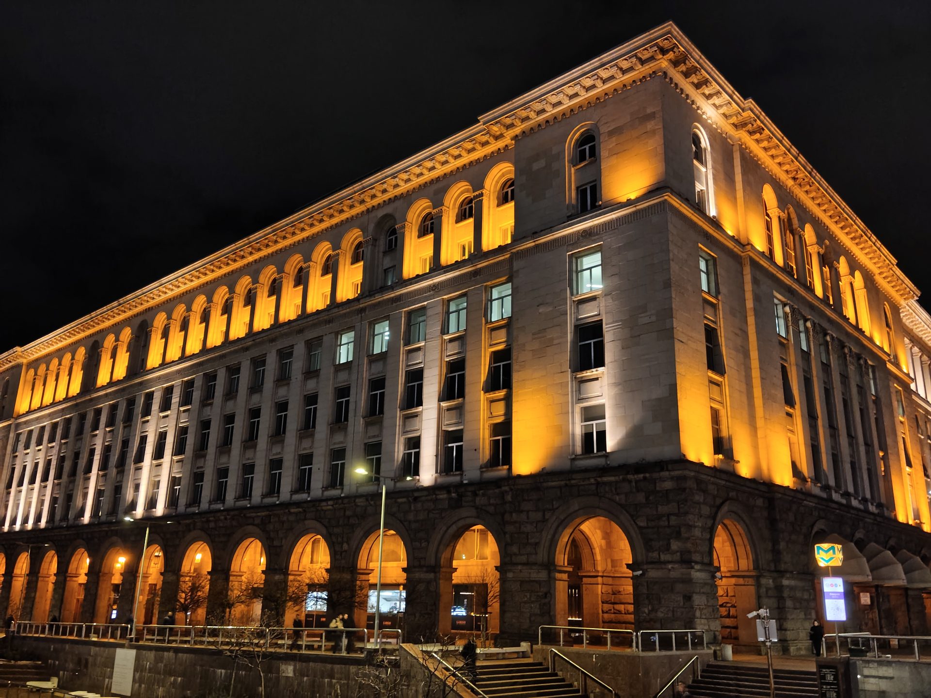 Обзор Poco M8 5G: максимум за свои деньги картинка Смартфон Poco M8 — ставка на экран и баланс | DGL.RU