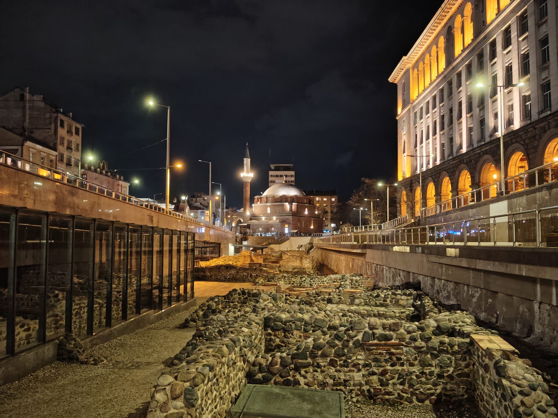 Обзор Poco M8 5G: максимум за свои деньги картинка Смартфон Poco M8 — ставка на экран и баланс | DGL.RU