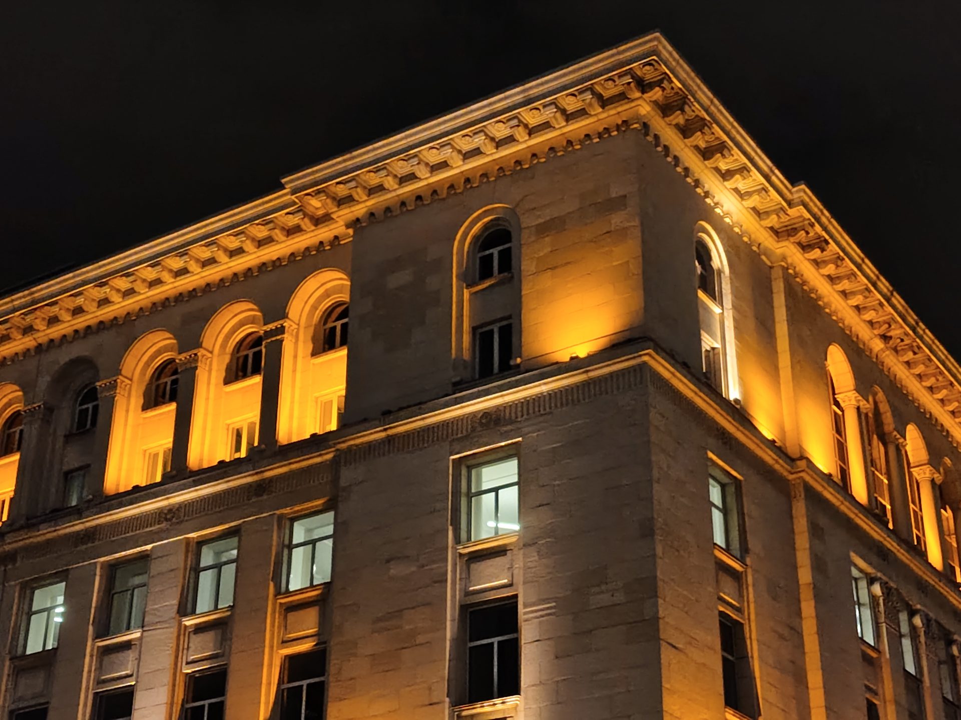 Обзор Poco M8 5G: максимум за свои деньги картинка Смартфон Poco M8 — ставка на экран и баланс | DGL.RU