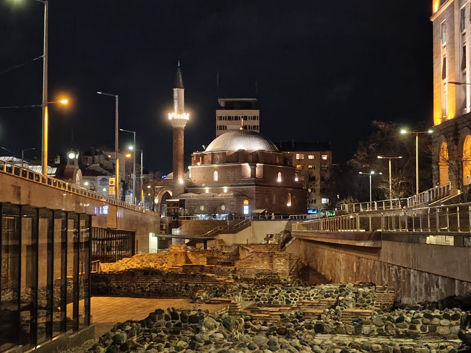 Обзор Poco M8 5G: максимум за свои деньги картинка Смартфон Poco M8 — ставка на экран и баланс | DGL.RU