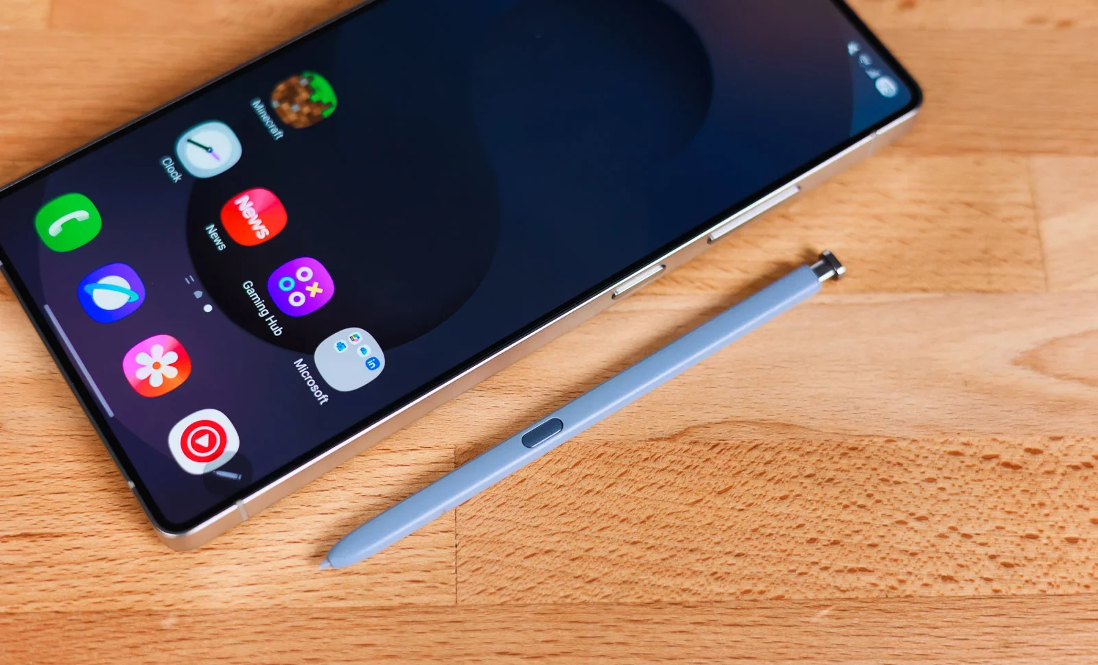 Смартфон Samsung Galaxy S25 Ultra спустя год | DGL.RU