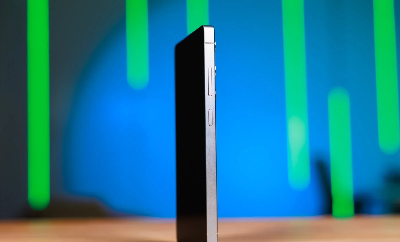 Смартфон Samsung Galaxy S25 Ultra спустя год | DGL.RU