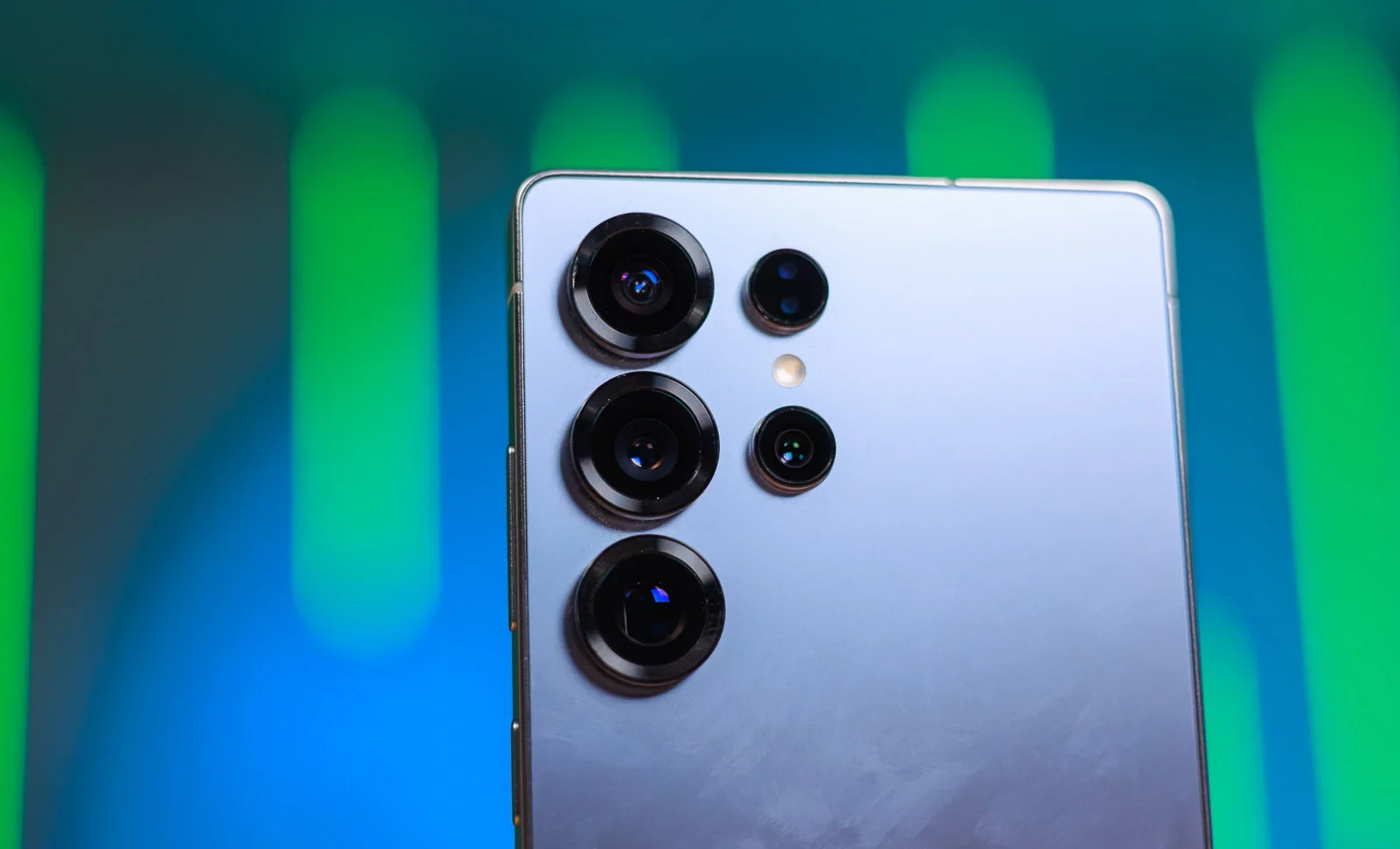 Смартфон Samsung Galaxy S25 Ultra спустя год | DGL.RU