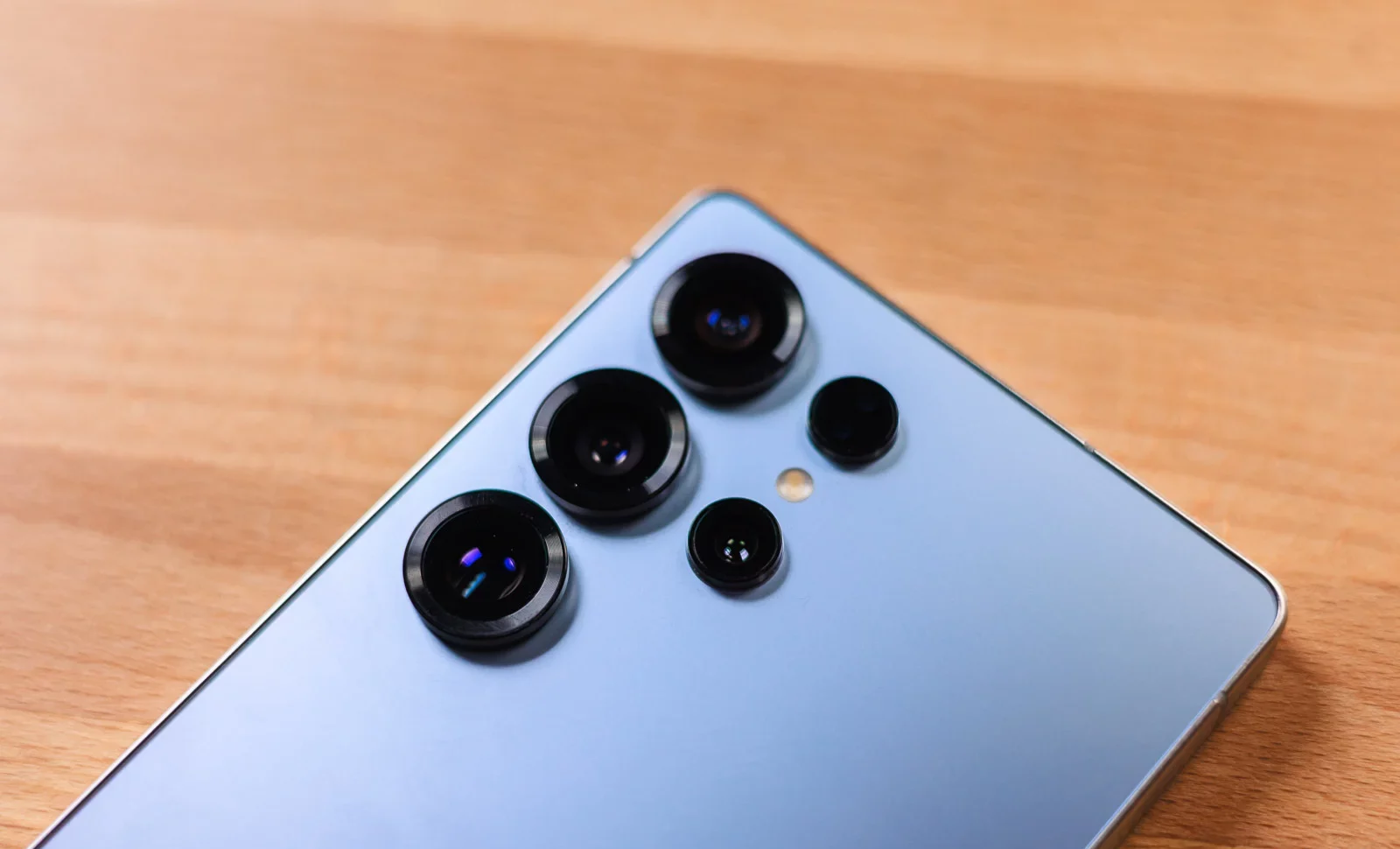 Смартфон Samsung Galaxy S25 Ultra спустя год | DGL.RU