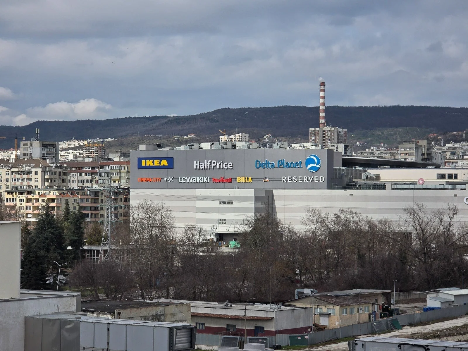 Смартфон Samsung Galaxy S26 Ultra против S25 Ultra: сравнение камер и цены в России картинка Смартфон Galaxy S26 Ultra и S25 Ultra: сравнение | DGL.RU