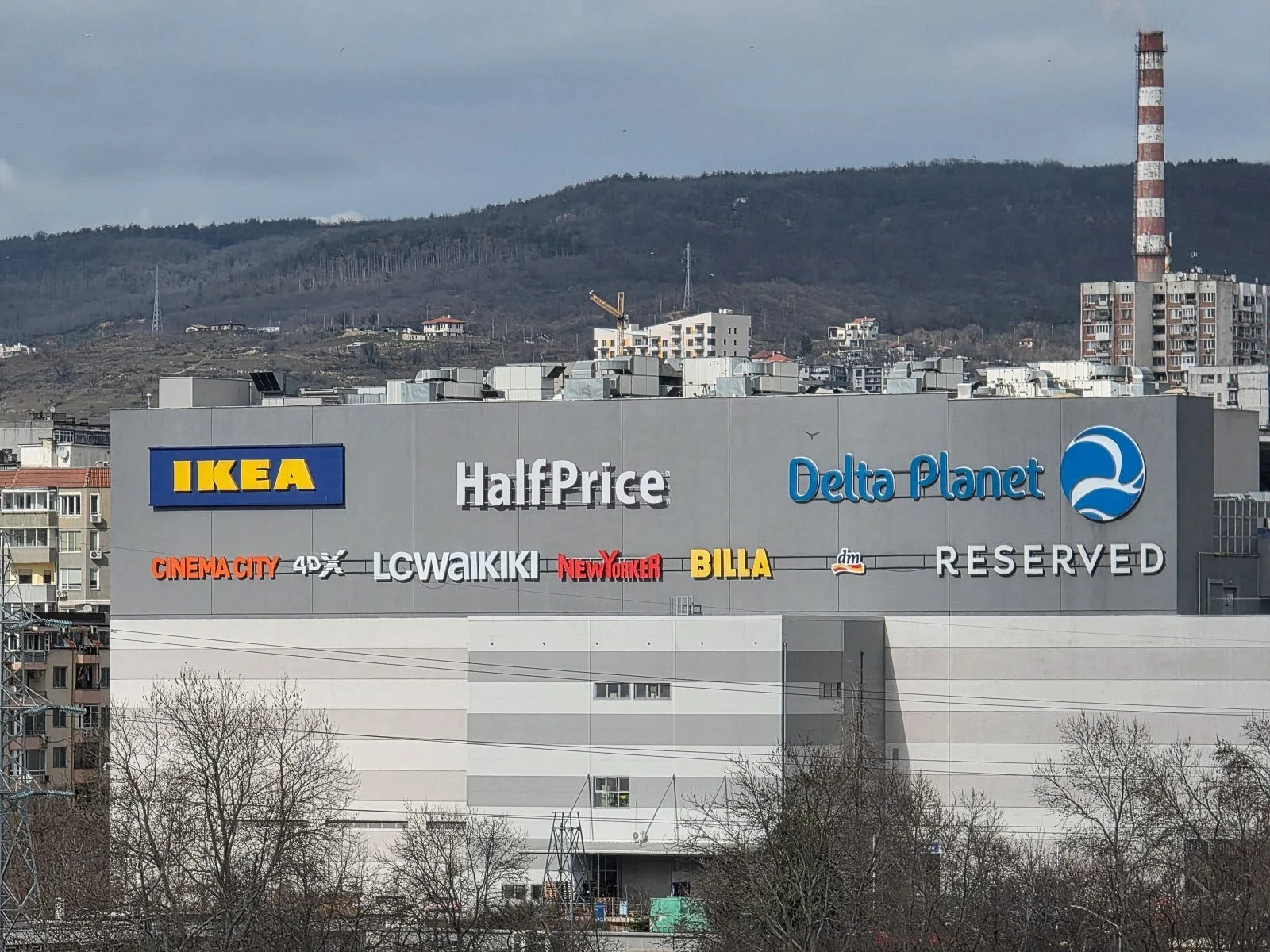 Смартфон Samsung Galaxy S26 Ultra против S25 Ultra: сравнение камер и цены в России картинка Смартфон Galaxy S26 Ultra и S25 Ultra: сравнение | DGL.RU