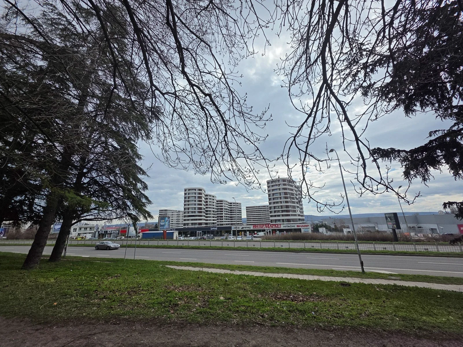 Смартфон Samsung Galaxy S26 Ultra против S25 Ultra: сравнение камер и цены в России картинка Смартфон Galaxy S26 Ultra и S25 Ultra: сравнение | DGL.RU