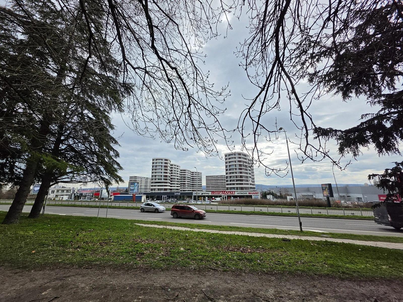 Смартфон Samsung Galaxy S26 Ultra против S25 Ultra: сравнение камер и цены в России картинка Смартфон Galaxy S26 Ultra и S25 Ultra: сравнение | DGL.RU