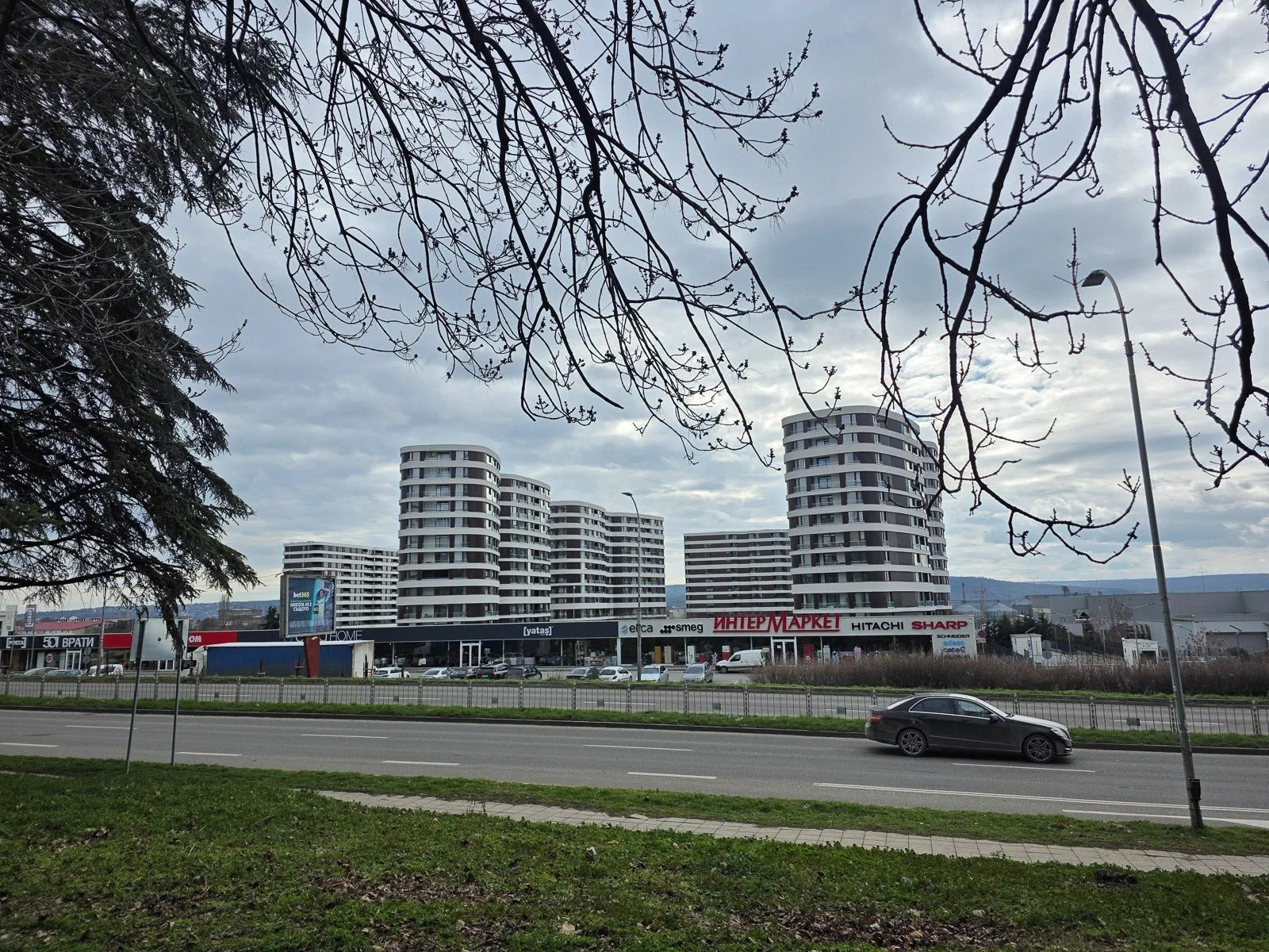 Смартфон Samsung Galaxy S26 Ultra против S25 Ultra: сравнение камер и цены в России картинка Смартфон Galaxy S26 Ultra и S25 Ultra: сравнение | DGL.RU