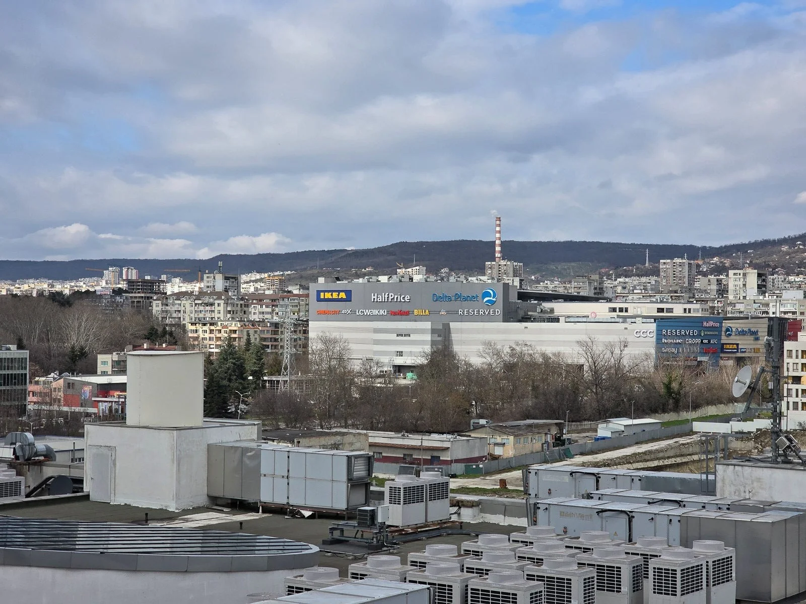 Смартфон Samsung Galaxy S26 Ultra против S25 Ultra: сравнение камер и цены в России картинка Смартфон Galaxy S26 Ultra и S25 Ultra: сравнение | DGL.RU